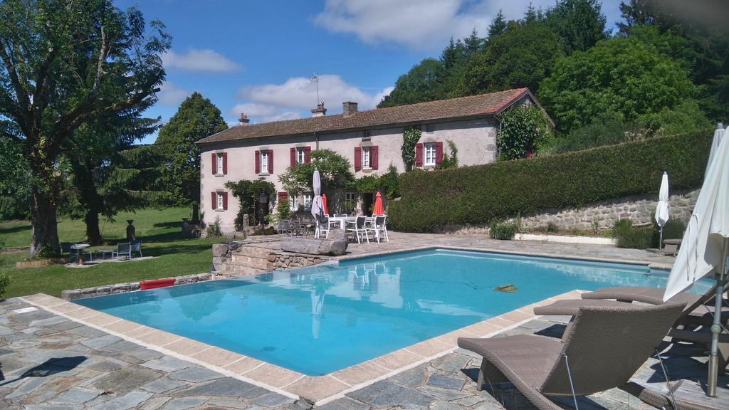 Les Vergnes Saint-Pardoux-le-Neuf Exterior photo